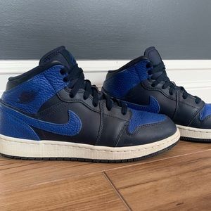 Jordan 1 mid